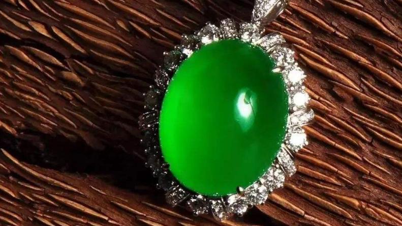 翡翠|高端翡翠如何收藏？听听老手是怎么说的，投资一定要谨慎