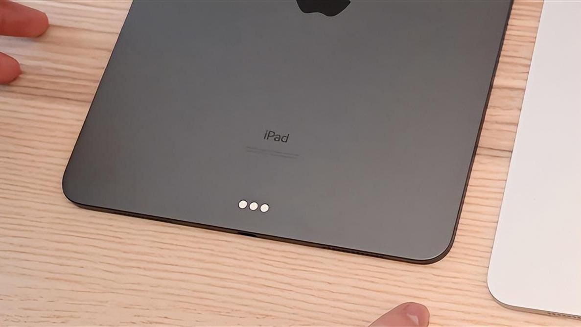新款iPad Pro使用m2处理器，升级成了4针触点