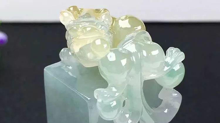 和田玉籽料|为什么现在越来越多人喜欢收藏翡翠印章？