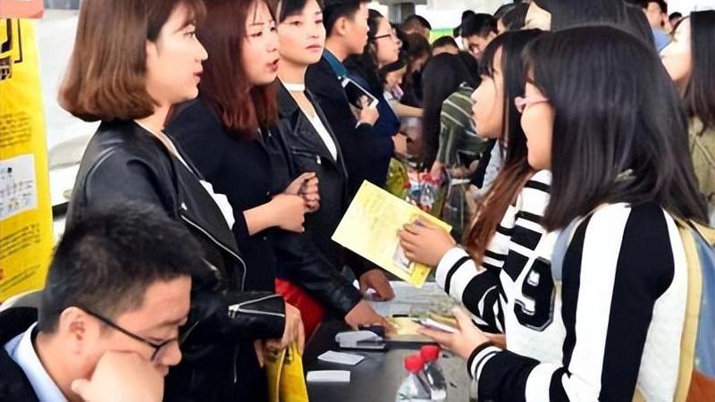 求职|2022届毕业生找工作难不难？211学生哭诉：没想过能这么卷