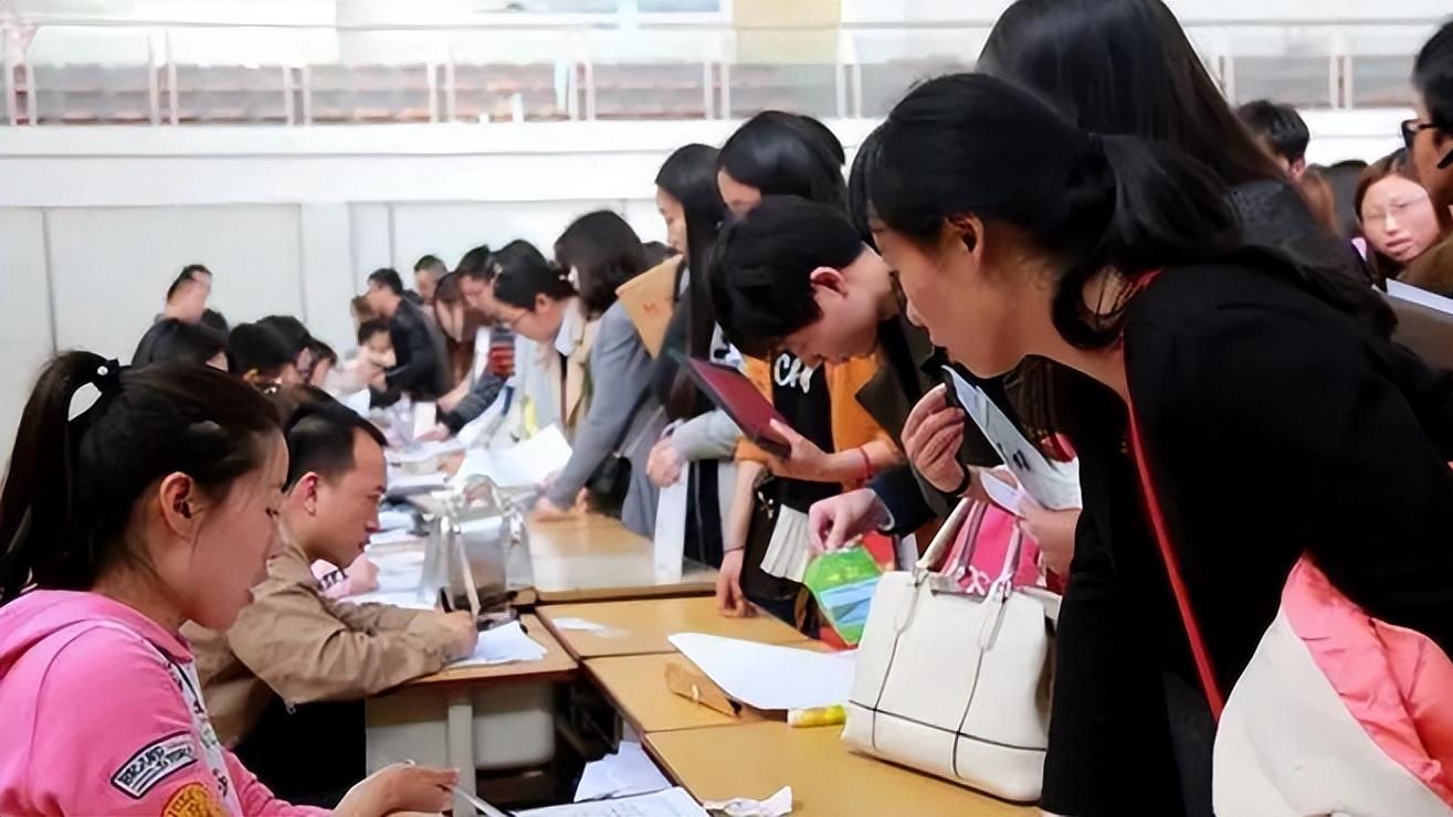 王心凌|捡漏王？事业单位笔试3.17分排名第一，官方说笔试不设最低分数线