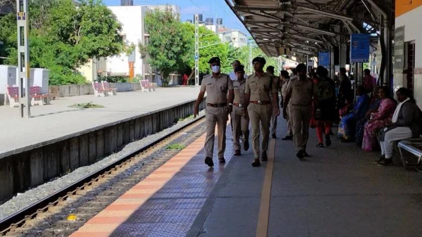 20岁女大生被前男友推下月台“辗爆头”　父亲闻噩耗心脏病发去世