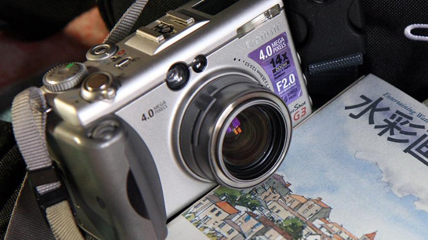 佳能|佳能800D比M50更重，更大是一定的，带着方不方便还是看个人