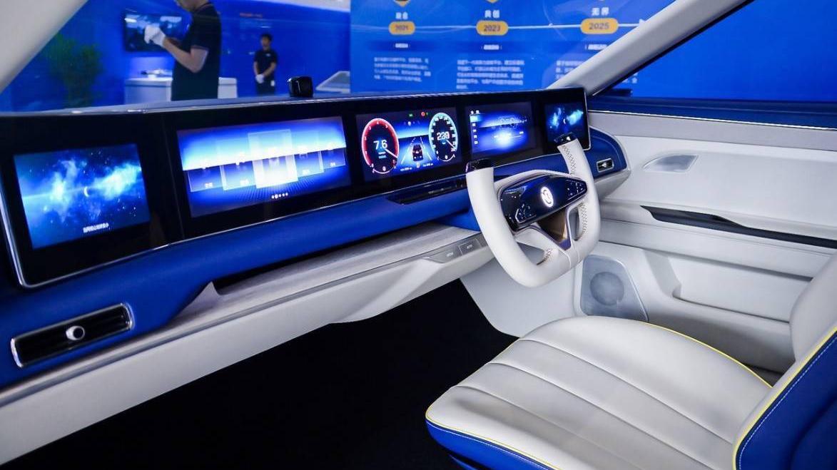 都2022年了，被调侃成“大平板”的车机，为啥用起来还不如手机？