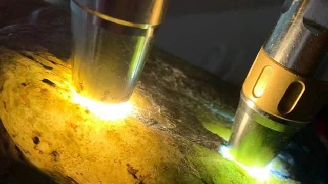 梅花|龙哥说翡翠：挑选翡翠原石的小技巧你知道吗？