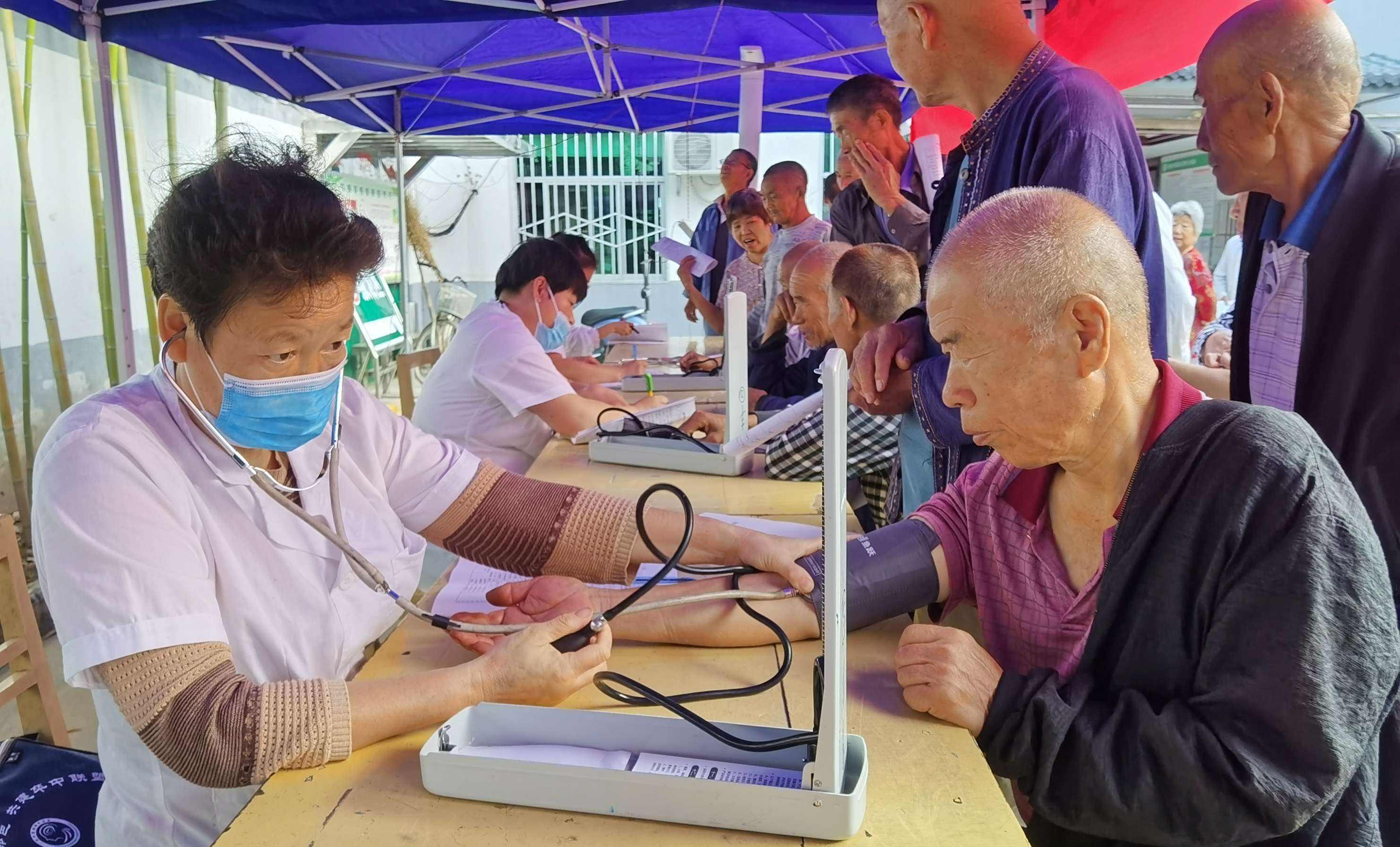 河南老人被误诊，花13万住进ICU，医院否认过错：死人很正常