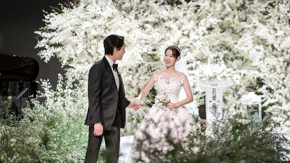 朴信惠|五年抱三，未婚先孕！盘点2022年中日韩明星虎妈