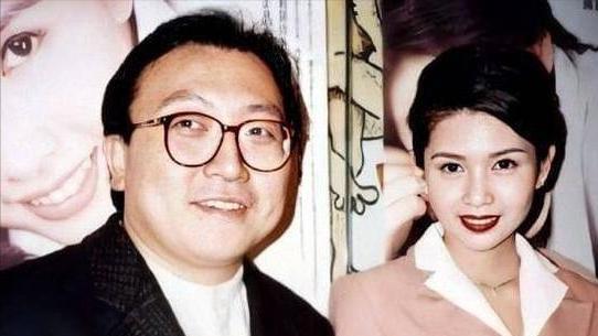 王晶|关秀媚：痴恋王晶8年未果，与小7岁男友相爱同居18年未领证