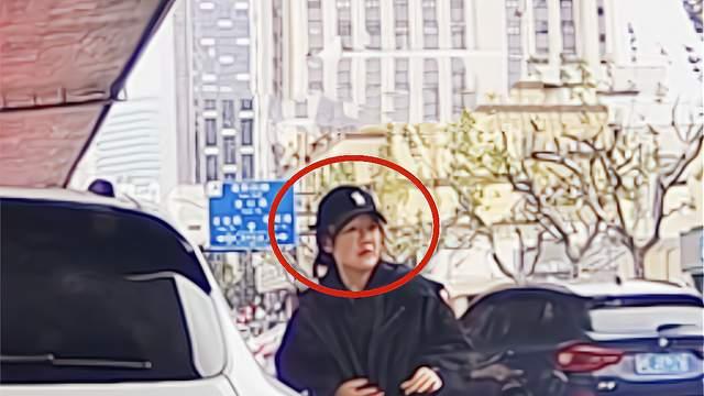 薛佳凝|薛佳凝被曝与他人发生剐蹭！遇到插队丝毫不让，网友评论两极化