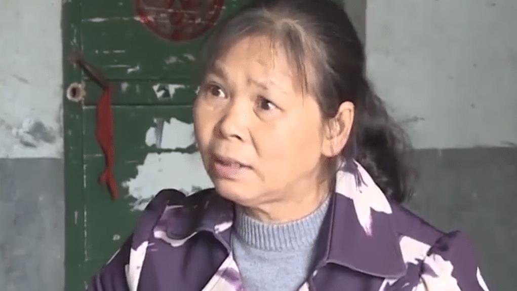 湘潭63岁大妈进城带孙辈儿子赶出家门，丈夫：她和儿媳妇争宠！