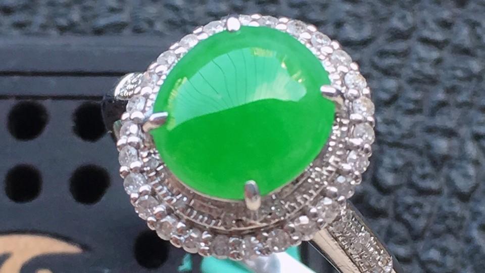 翡翠|都说蛋面贵，那小万的预算，究竟能选到什么样的翡翠蛋面？