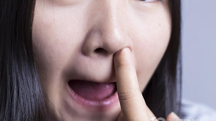 研究表明，挖鼻子可能会增加患痴呆症的风险