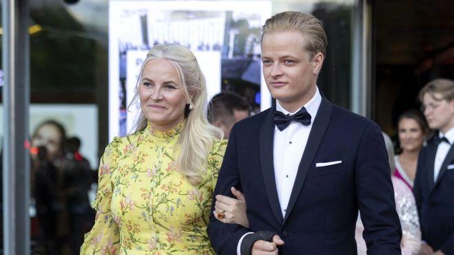 挪威梅特公主的儿子马吕斯·博格的新女友，曾出演真人秀节目