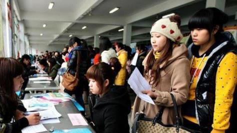 教师|小县城招聘教师，47人中出现35个人“缺考”，与3个现实有关！