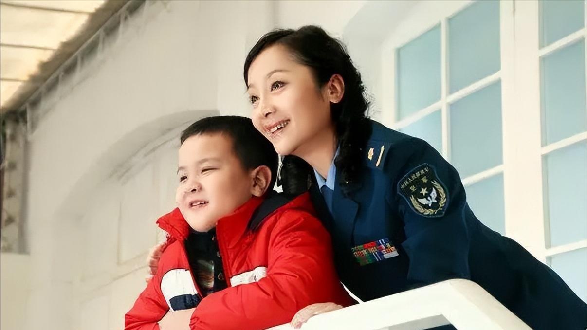 王新军|捧红前夫后被抛弃，唐静独自陪儿子长大，如今前夫糊了她红了