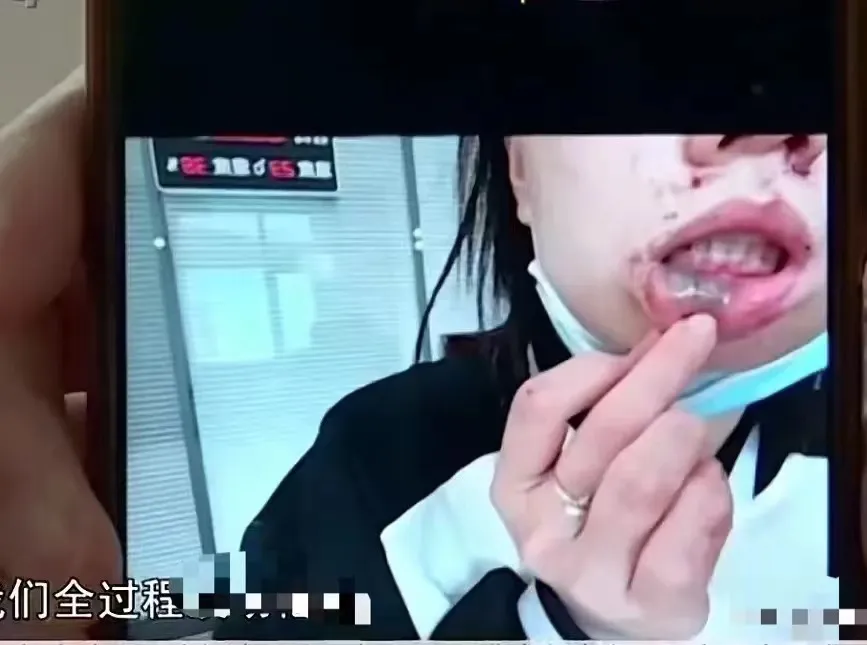 一对情侣去山东青岛旅游，不料被人当街暴打