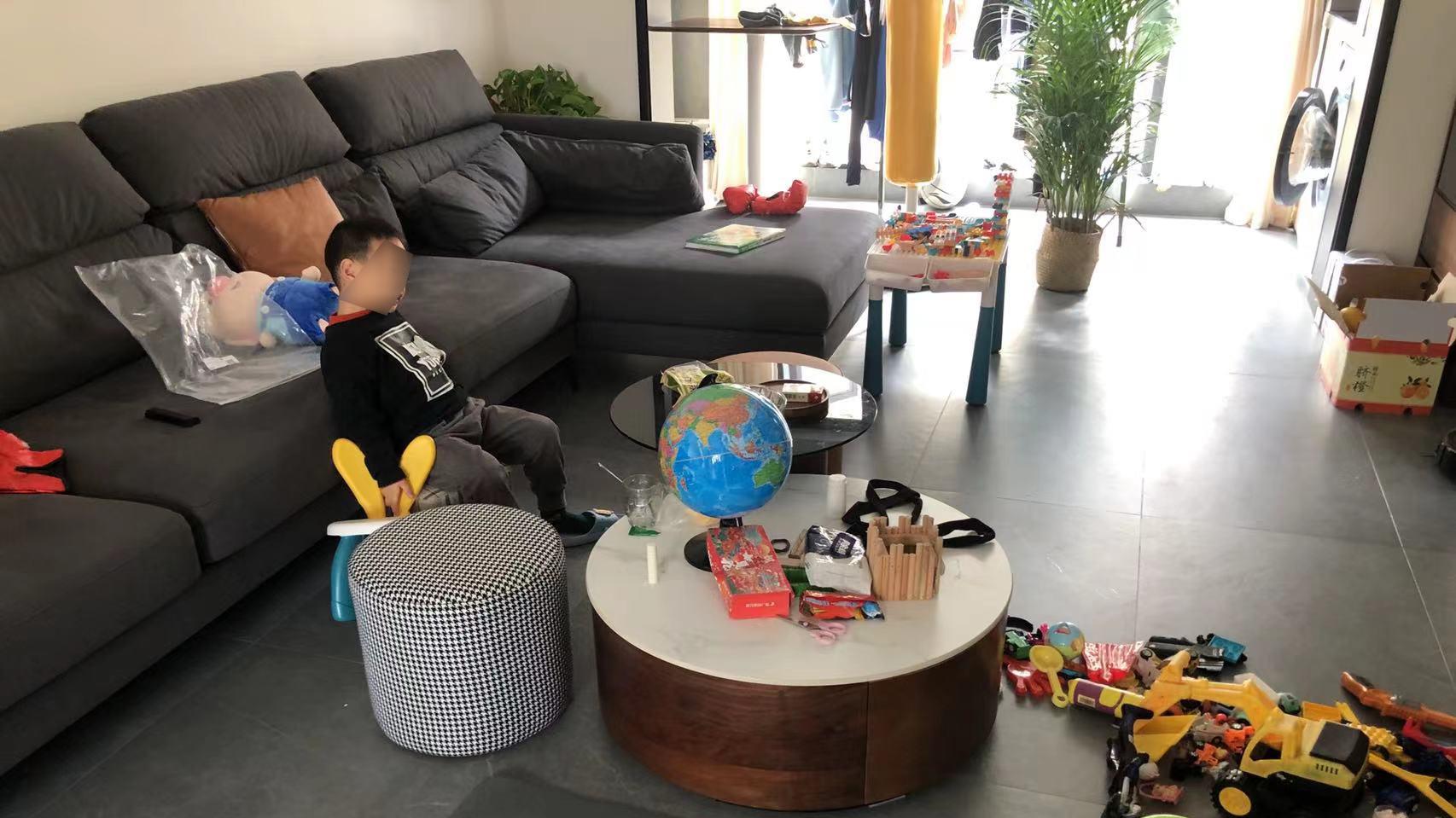装修时小心翼翼，没想到有了孩子后，引以为傲的房子简直一言难尽