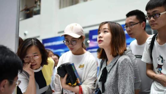 大学生|“刚毕业谈什么工资”，00后大学生回怼HR毫不留情，结局可谓解气