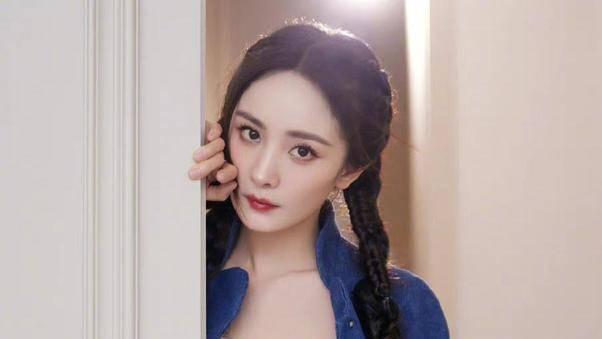 杨幂|杨幂36岁生日排面大，张大大零点发博，热巴领衔嘉行艺人联合祝福