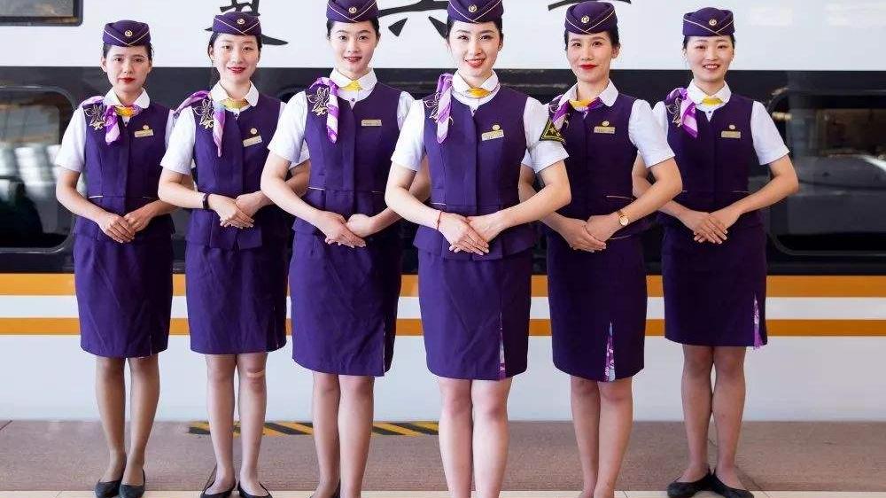 兰州|安徽一舞蹈生转行当列车长，颜值高气质好，月休15天收入还很高