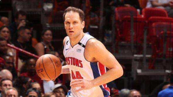 接近官宣！火箭三方交易送出戈登，詹姆斯将迎来21+4巨星帮手