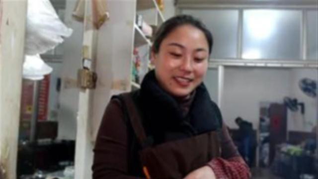 “卖饼12年给弟弟买房买车”当事女子：不在意扶弟魔说法