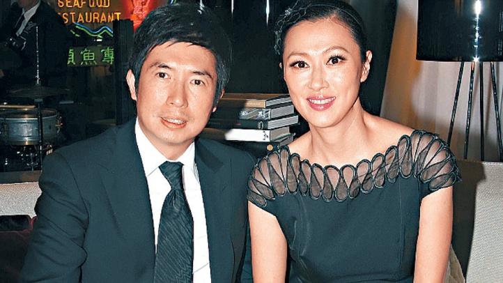 香港小姐|?59岁港姐心碎宣布离婚！富豪老公逼她住简陋房间，出轨25岁模特