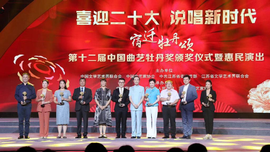 相声|看了这届戴志诚主持的中国曲艺牡丹奖晚会，发现了姜昆的相声特点