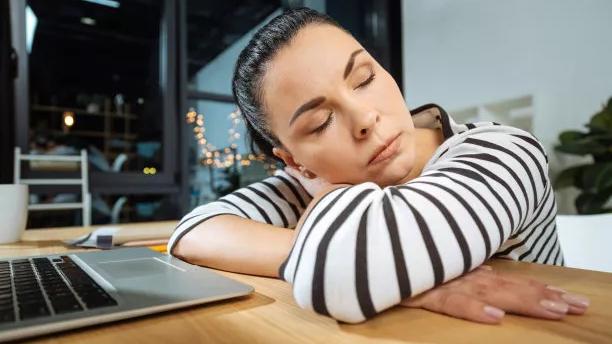 |如何看待员工的工作态度问题？