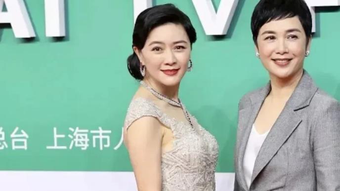 田海蓉|46岁的田海蓉跟56岁的蒋雯丽，一个努力展现身材，一个沉稳优雅