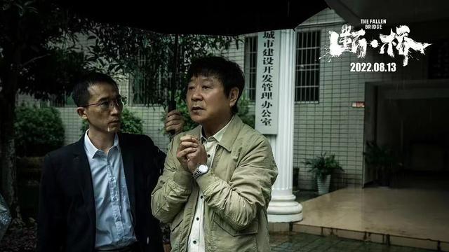 范伟|60岁范伟近照瘦一大圈，身形消瘦衣服皱巴巴