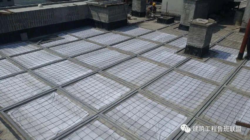 刚性屋面面层如何分仓施工？现场示例！
