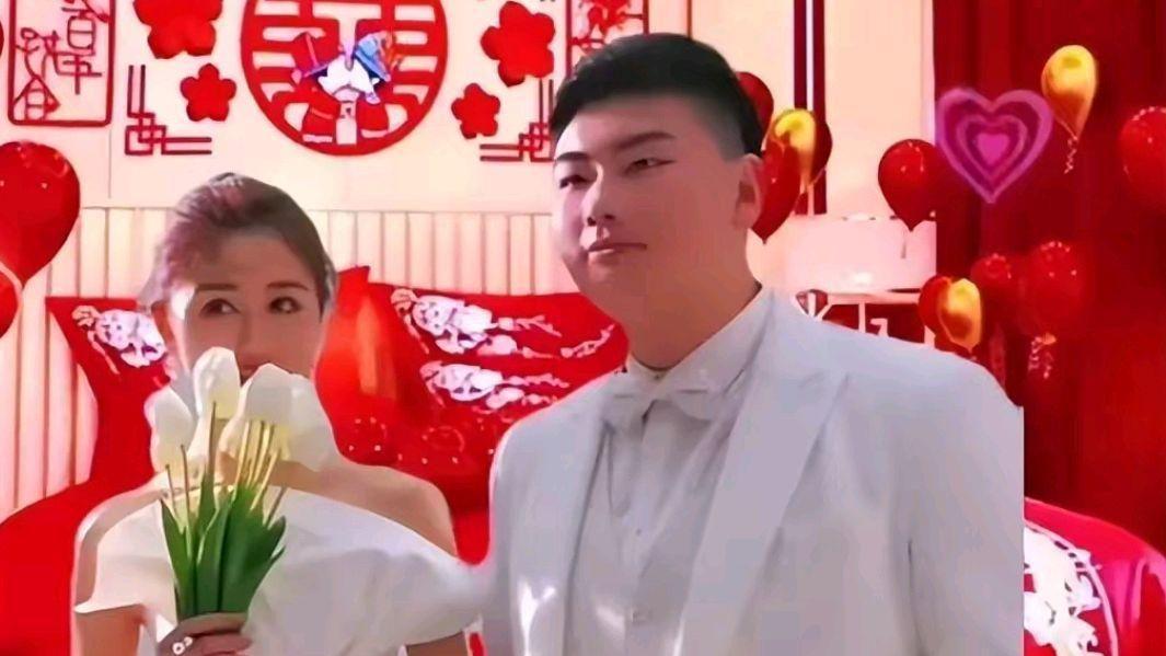 张纪中|大衣哥新儿媳谈嫁人感受，晒出古装造型，获评神似张纪中老婆