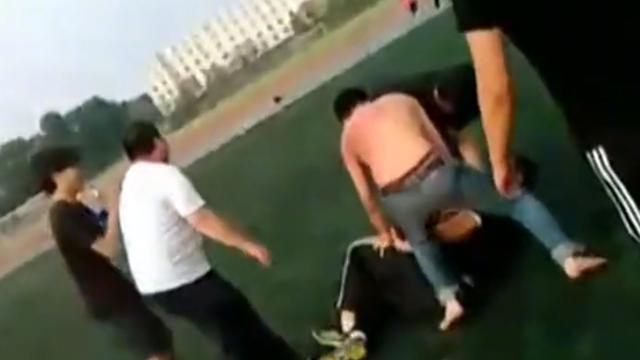 2012年，东北小伙和富二代起冲突，被砍断双手