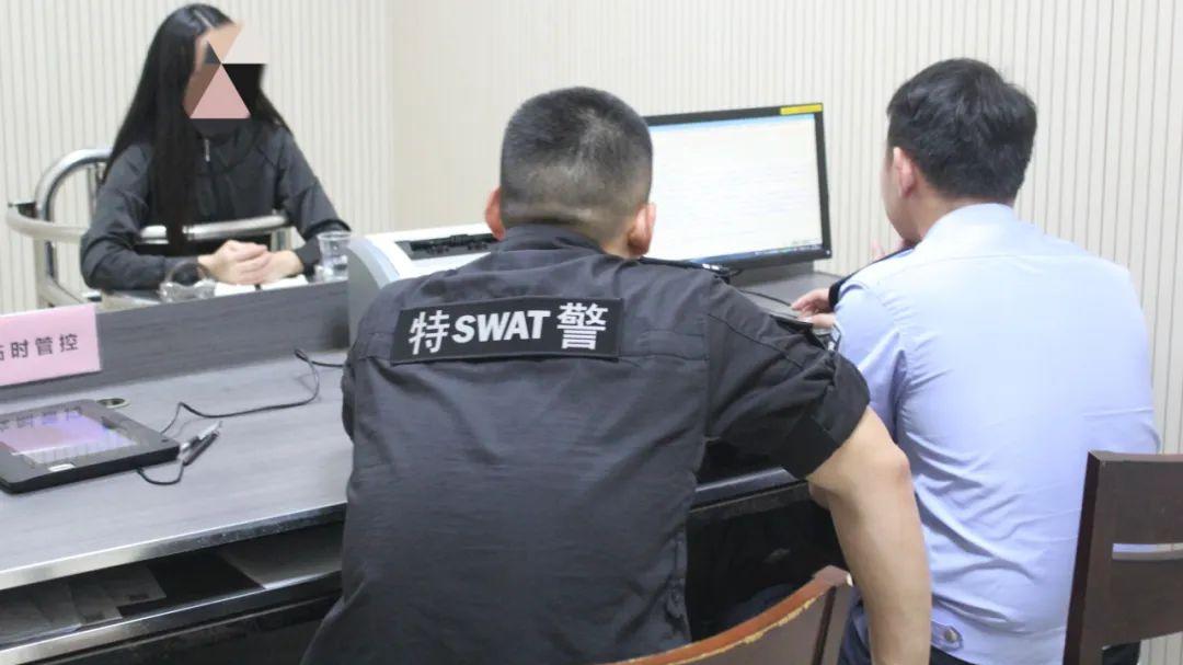 男士会所以提供色情服务为诱饵，骗取会员费，被警方一锅端