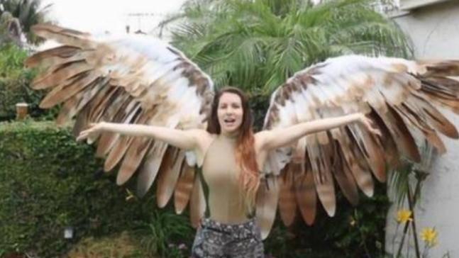 人类会进化出翅膀吗？美国女子重金种植翅膀实现“飞天梦”，后来咋样了