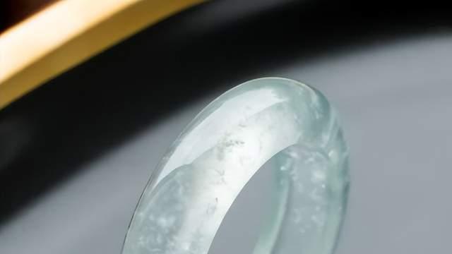 钱币|无棉不成翡翠，虽是缺陷，但可化腐朽为神奇