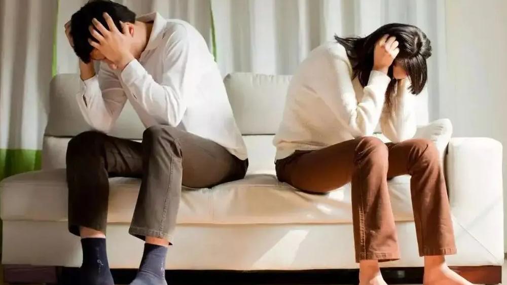2012年，海南女子深夜遭歹徒入室抢劫，半小时后歹徒对她磕头认错