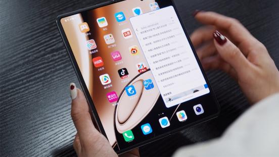 社交|折叠屏成过年社交硬通货？最受欢迎的荣耀Magic V究竟有何魅力