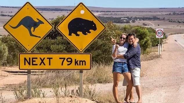 旅行|英国情侣边工作还能边旅行，让人羡慕