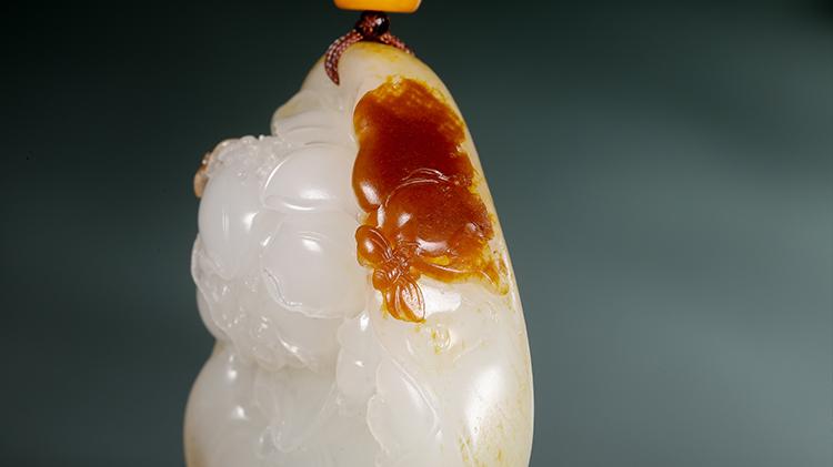 |和田玉色十分，红皮独占七分