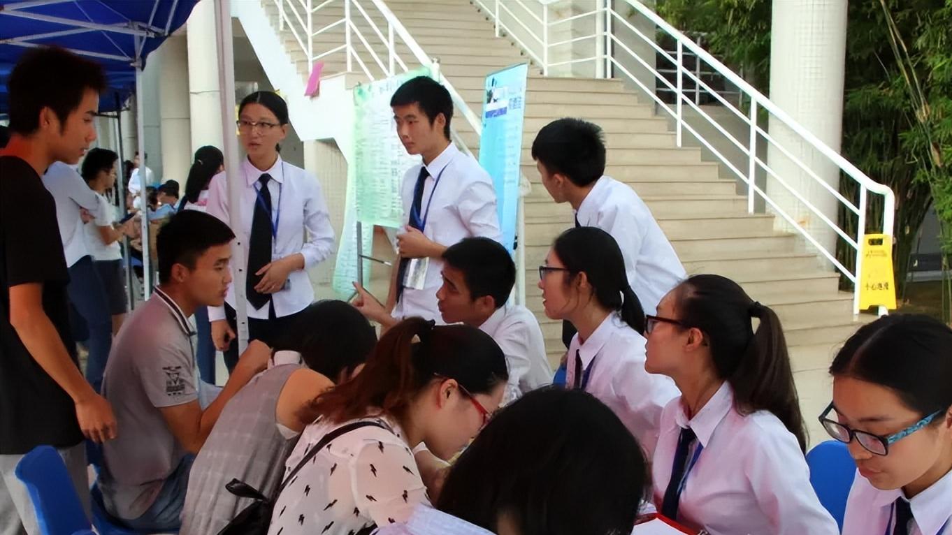 求职|“22k的月薪，养活自己都是问题”，985硕士吐槽薪资不如白菜价