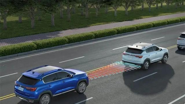 开车哪些情况下需要全力踩刹车？是一脚踩死，还是缓一下再踩死？