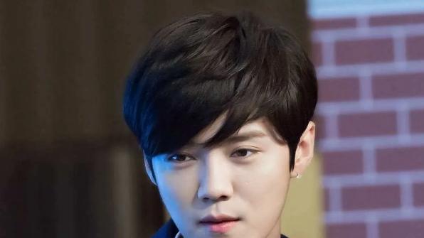 流量明星|曾经的四人代表着内娱人气最高的流量明星，现在已经滑落了三个