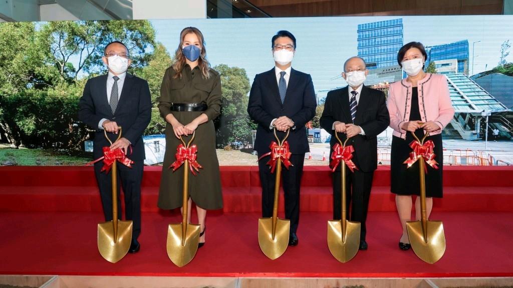 徐子淇|徐子淇夫妇参加开工仪式，夫妻俩同框出镜，老公李家诚年轻帅气