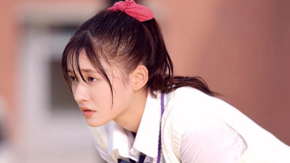 一吻定情|《一吻定情》：讲述的是一段美好的校园爱情，整个氛围特别轻松