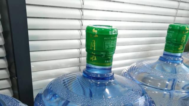 净水器|喝桶装水和买净水器，哪个更划算？算了一笔账，才知道自己选错了