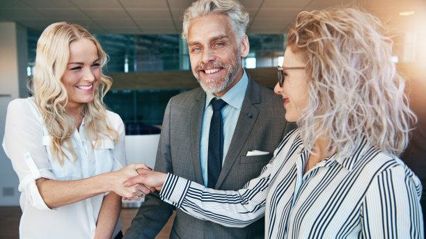 穿衣搭配|领导喜欢你的人，都具备的四种特性，你有几种？