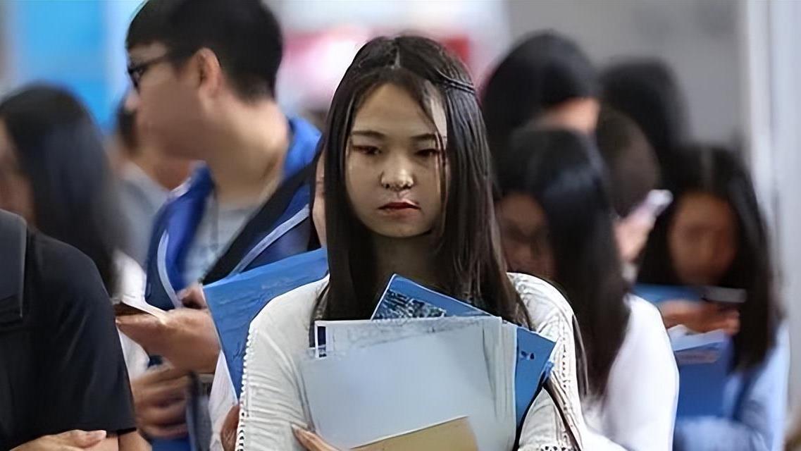 |2022十佳女友职业榜单，公务员排在第二，榜首职业很受婆婆喜欢