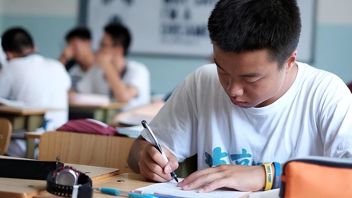 大学|就业后才明白，民办本科和公办大专之间的差距，早了解早受益